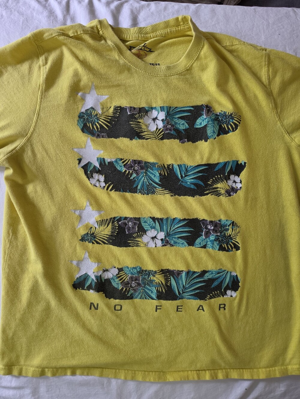 Vintage No Fear Tropical Hibiscus Skull Flag Graphic Tee Yellow Men’s XL